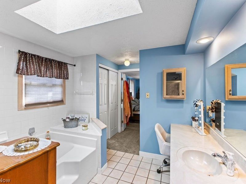 3597 Stratavon Drive NW, North Canton, OH 44720 Photo 22