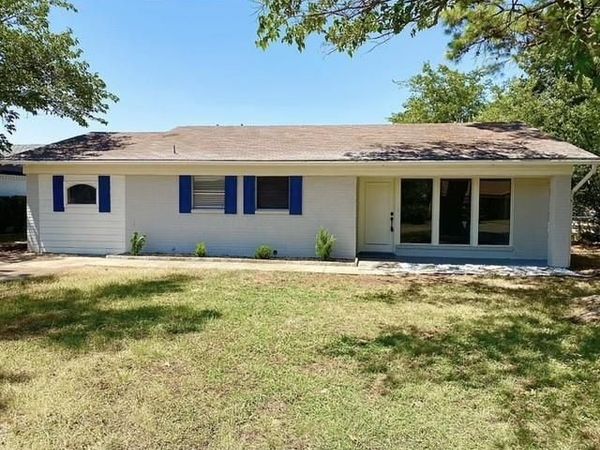 512 Sally Lane , Cleburne, TX 76033