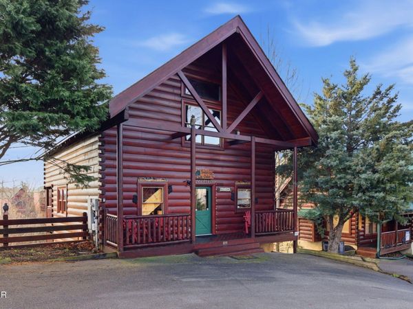 1091 Towering Oaks Drive , Sevierville, TN 37876