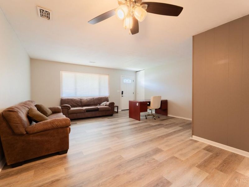 12180 Chesterdale Road, Sharonville, OH 45246 Photo 2