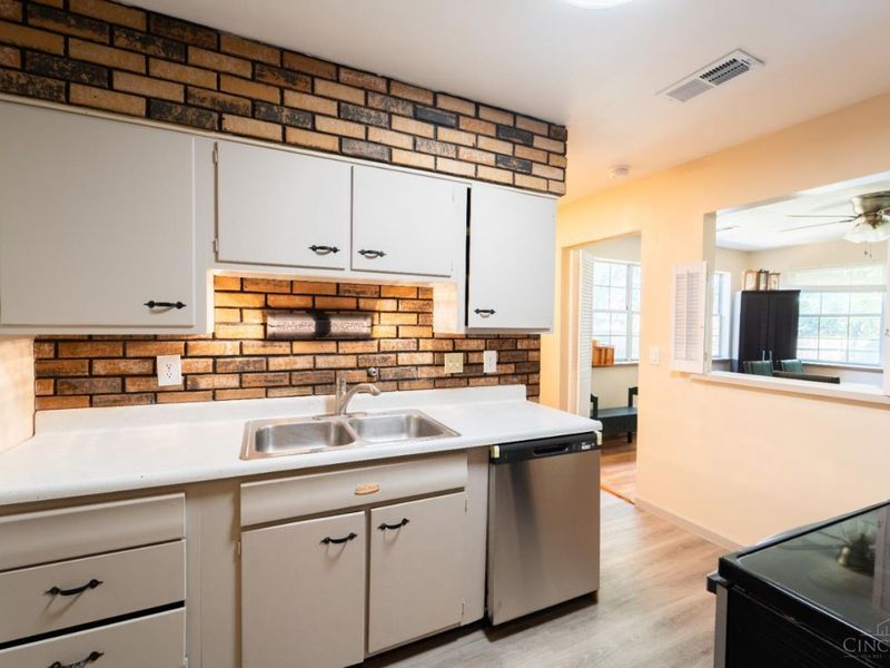12180 Chesterdale Road, Sharonville, OH 45246 Photo 4