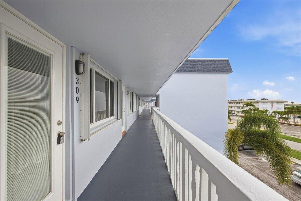 131 Doolen Court, Unit 309, North Palm Beach, FL 33408 Photo