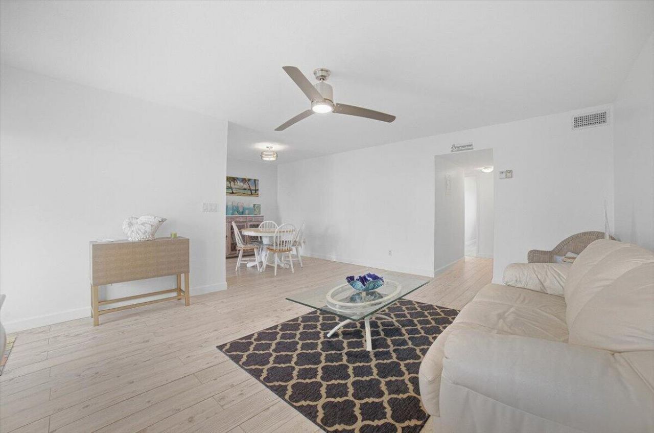 131 Doolen Court, Unit 309, North Palm Beach, FL 33408 Photo