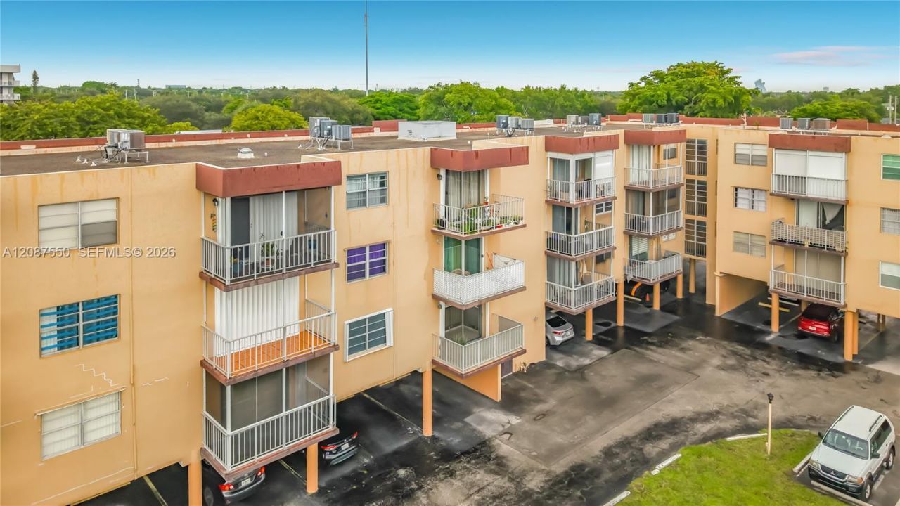 1600 Tallwood Ave, Unit 204, Hollywood, FL 33021 Photo
