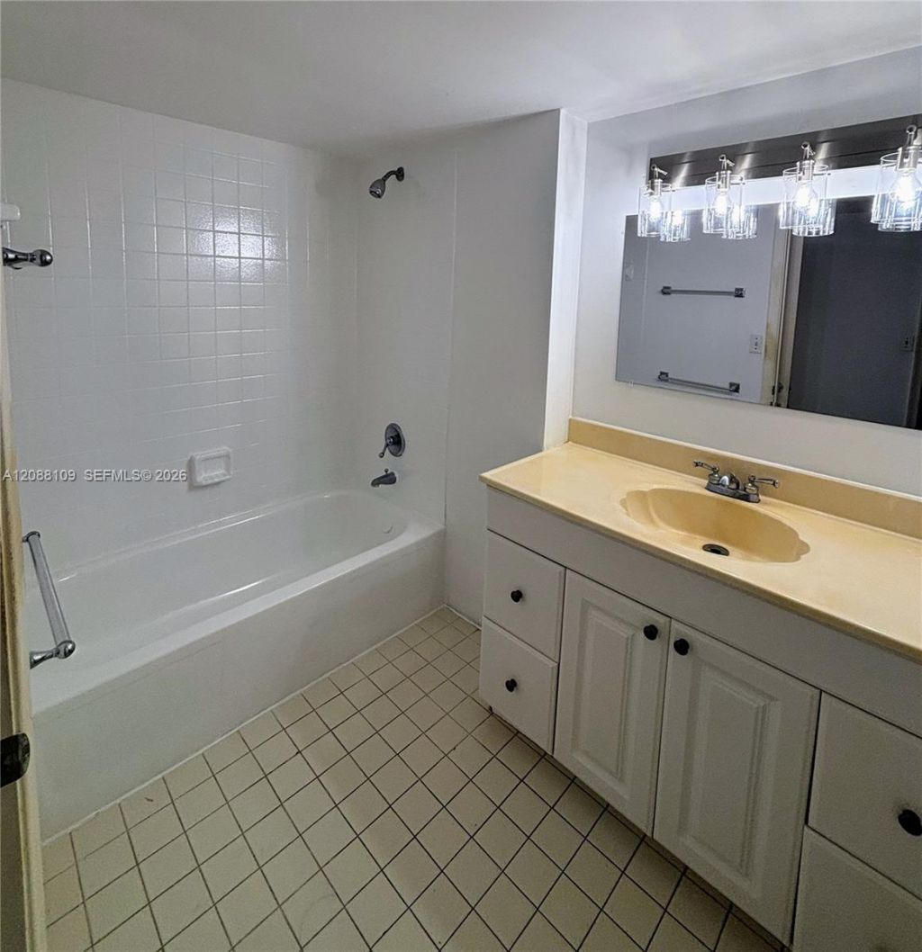 20860 San Simeon Way, Unit 303-6, Miami, FL 33179 Photo
