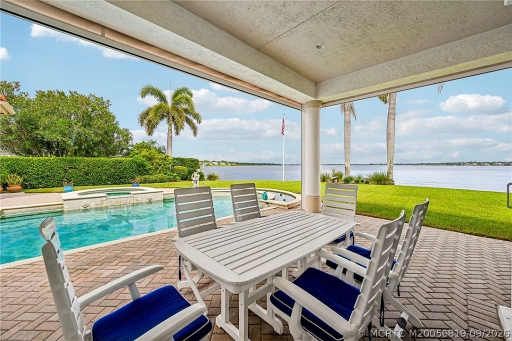 118 SW Palm Cove Drive, Palm City, FL 34990 Photo