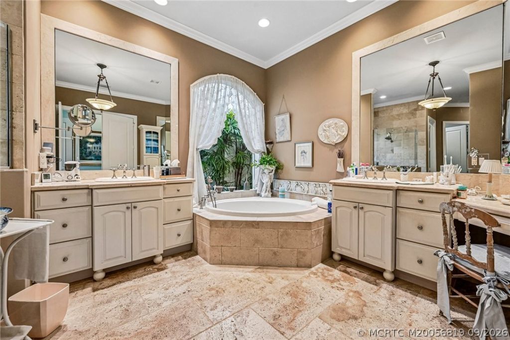 118 SW Palm Cove Drive, Palm City, FL 34990 Photo
