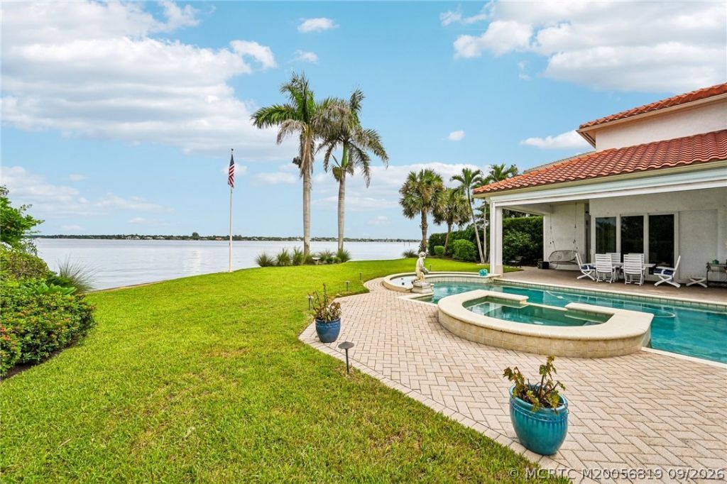 118 SW Palm Cove Drive, Palm City, FL 34990 Photo