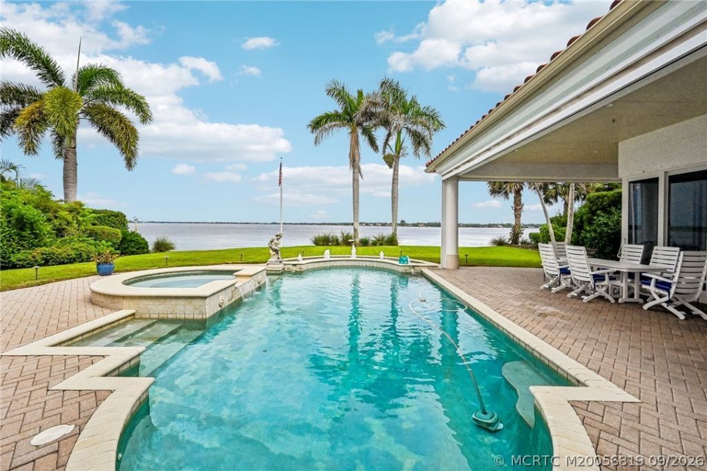 118 SW Palm Cove Drive, Palm City, FL 34990 Photo