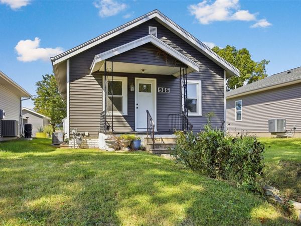 905 12th St NE , Cedar Rapids, IA 52402