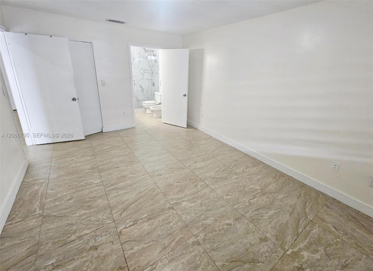 9319 NW 121 St, Unit 9319, Hialeah Gardens, FL 33018 Photo