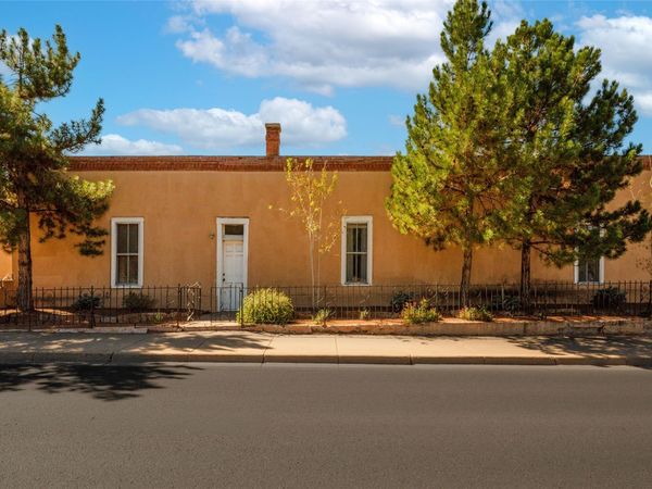 1127 Paseo de Peralta, Santa Fe, NM 87501