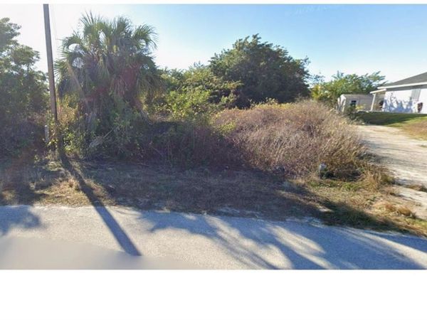 537 KINGSBURY LANE , LEHIGH ACRES, FL 33974