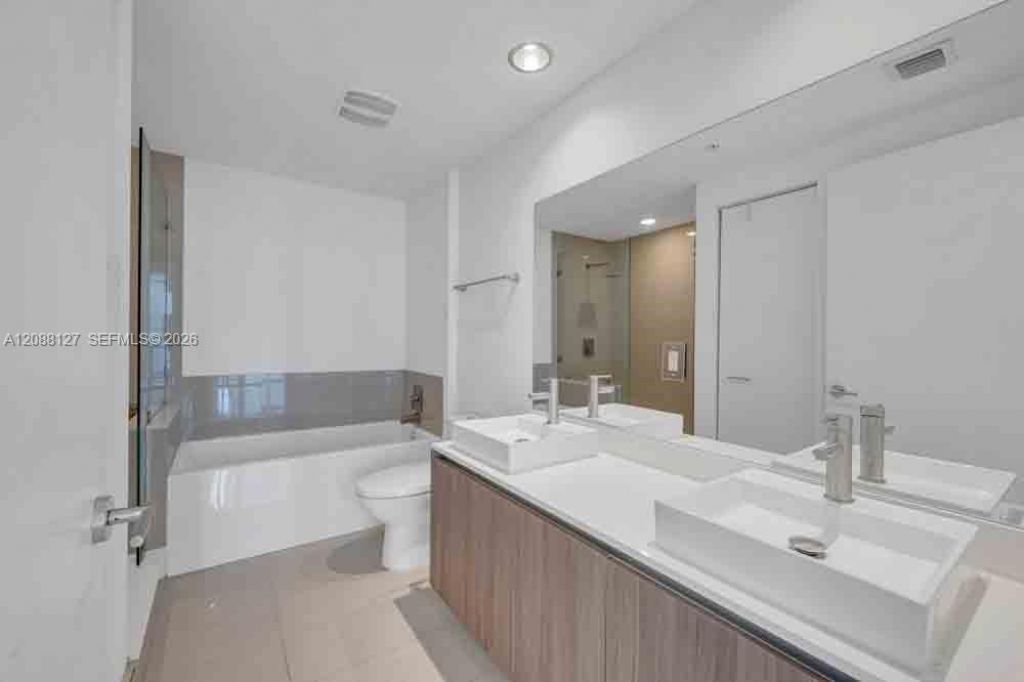201 SW 17th Rd , Unit 302, Miami, FL 33129 Photo
