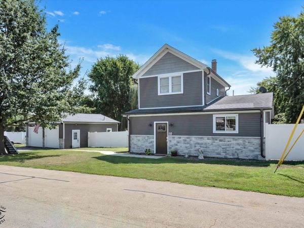225 E Church Street , Sheridan, IL 60551