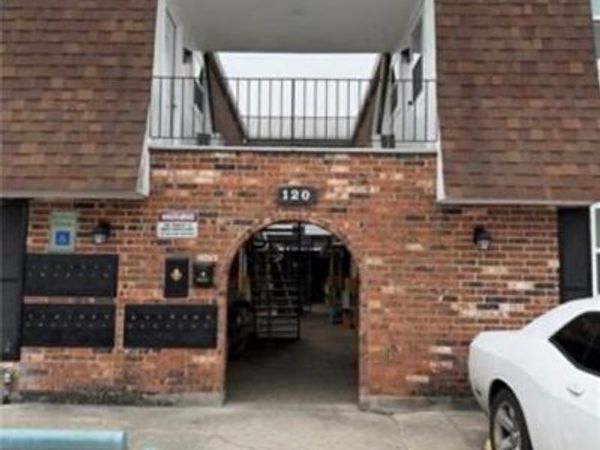 120 HOUMA Boulevard , Unit 8, Metairie, LA 70001