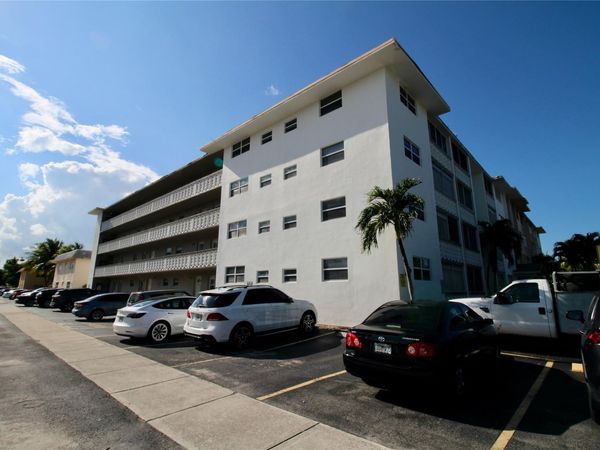 211 NE 8TH Avenue, Unit 212, Hallandale Beach, FL 33009