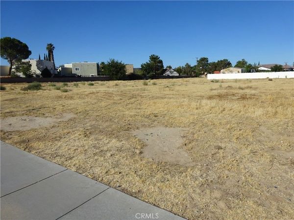 15 15th, Lancaster, CA 93535