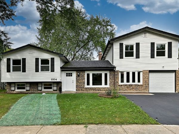 8164 N Carrolton Court , Hanover Park, IL 60133