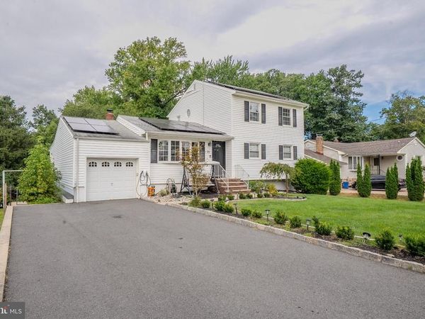 21 PENNINGTON, COLONIA, NJ 07067