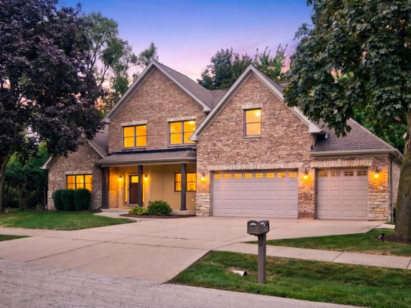 408 W Pine Avenue , Roselle, IL 60172