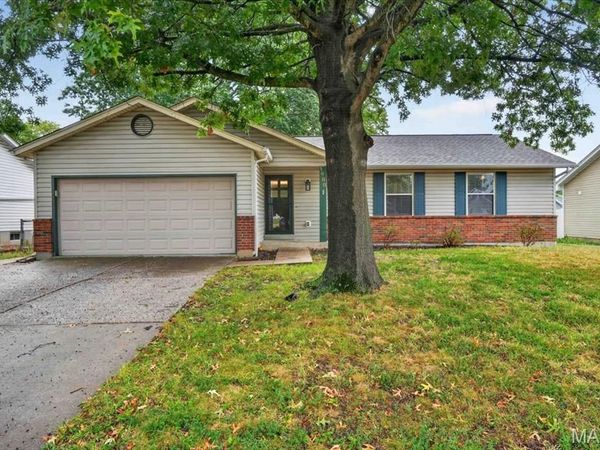 1688 Knightwood Lane, O'Fallon, MO 63366
