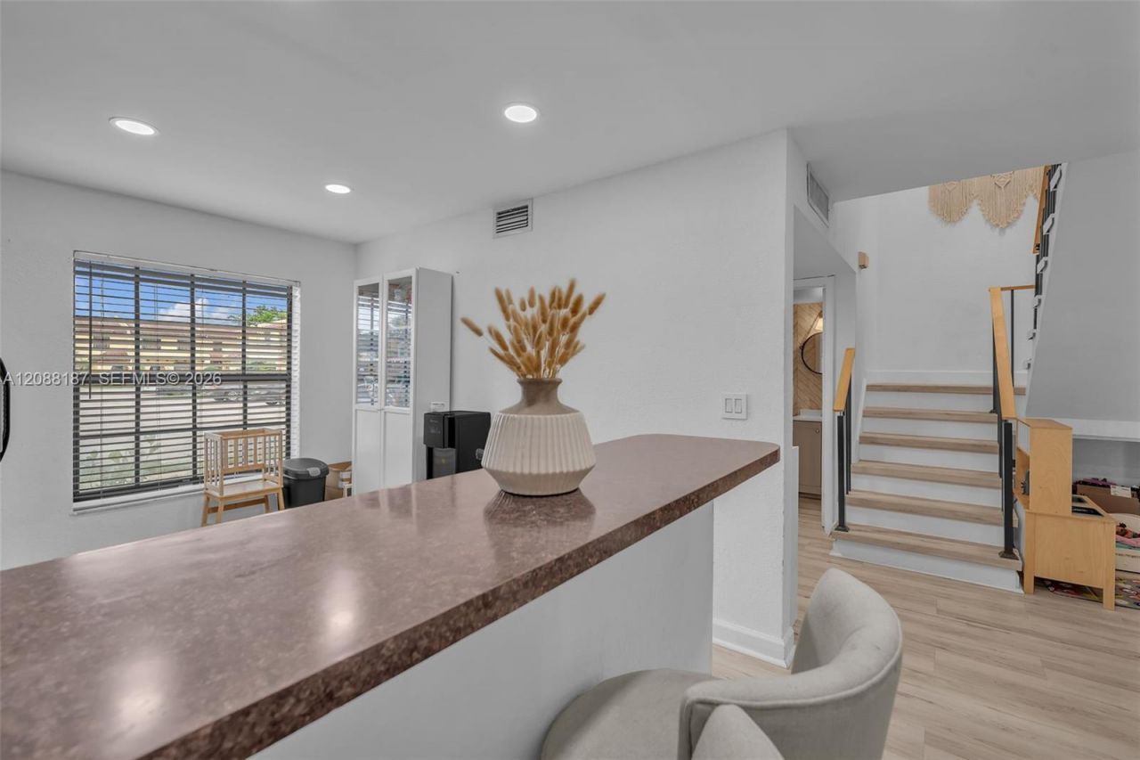 2771 NW 47th Ln, Unit 2905, Lauderdale Lakes, FL 33313 Photo