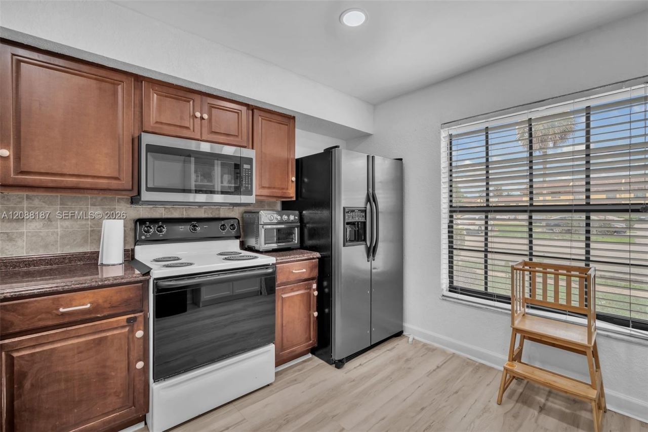 2771 NW 47th Ln, Unit 2905, Lauderdale Lakes, FL 33313 Photo