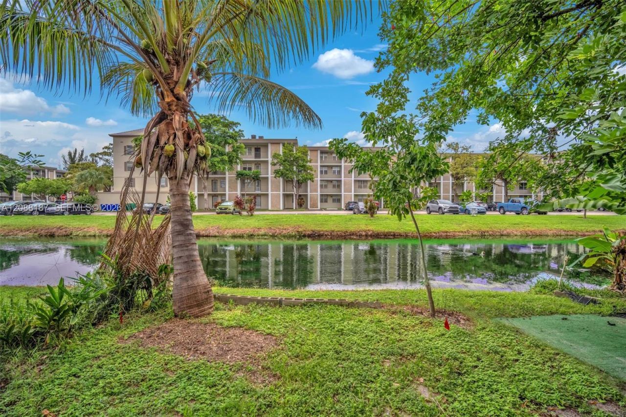 2771 NW 47th Ln, Unit 2905, Lauderdale Lakes, FL 33313 Photo