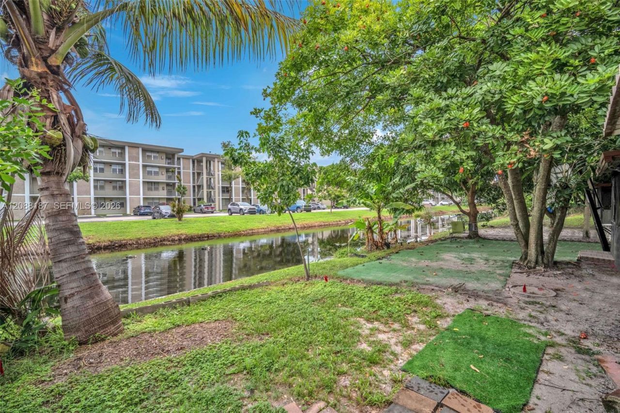2771 NW 47th Ln, Unit 2905, Lauderdale Lakes, FL 33313 Photo
