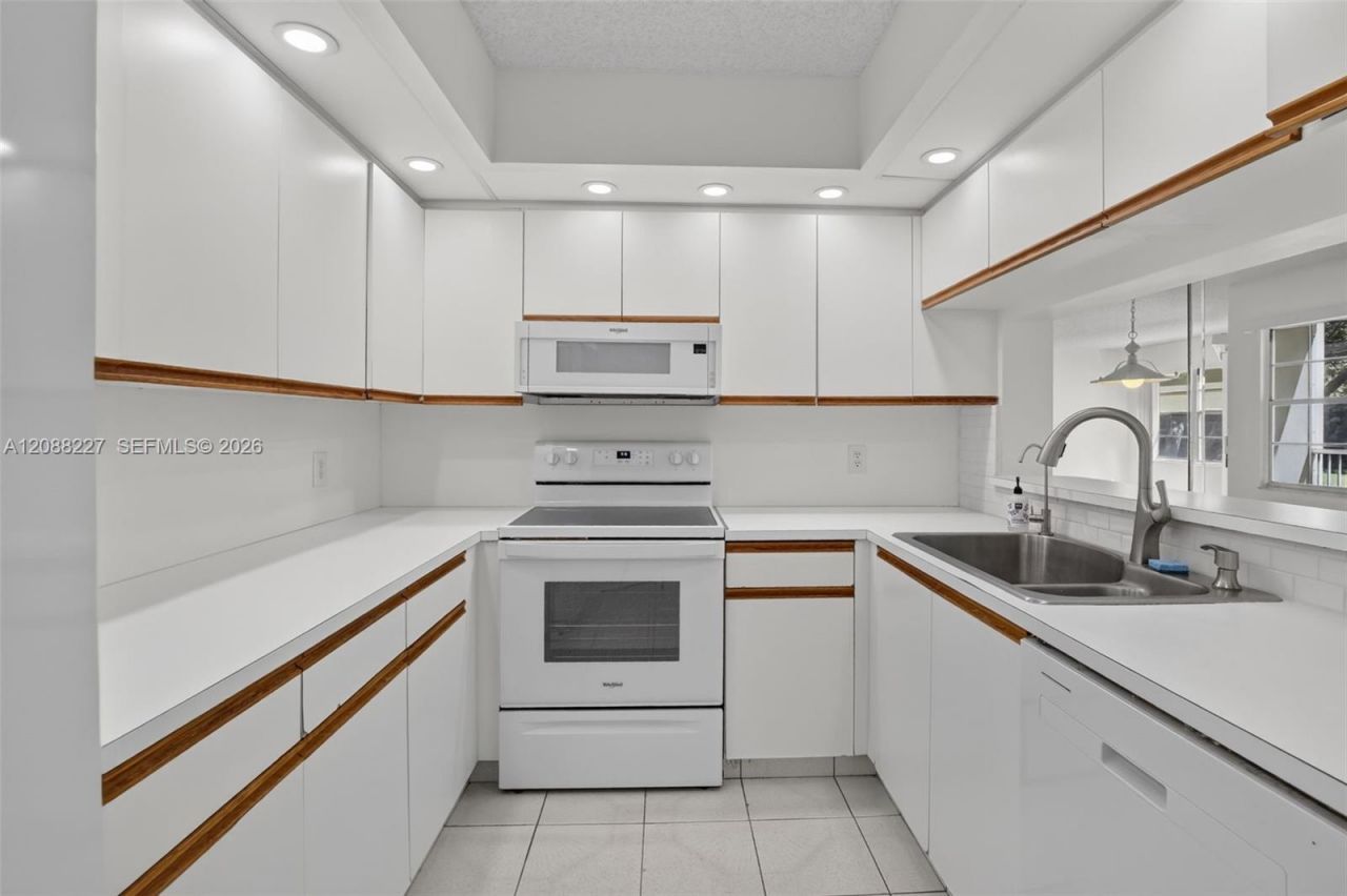 1200 SW 125th Ave, Unit 212L, Pembroke Pines, FL 33027 Photo