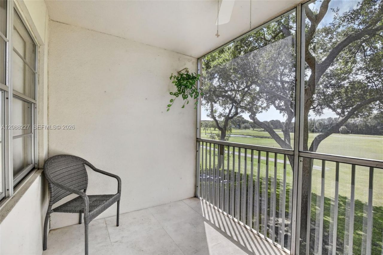 1200 SW 125th Ave, Unit 212L, Pembroke Pines, FL 33027 Photo
