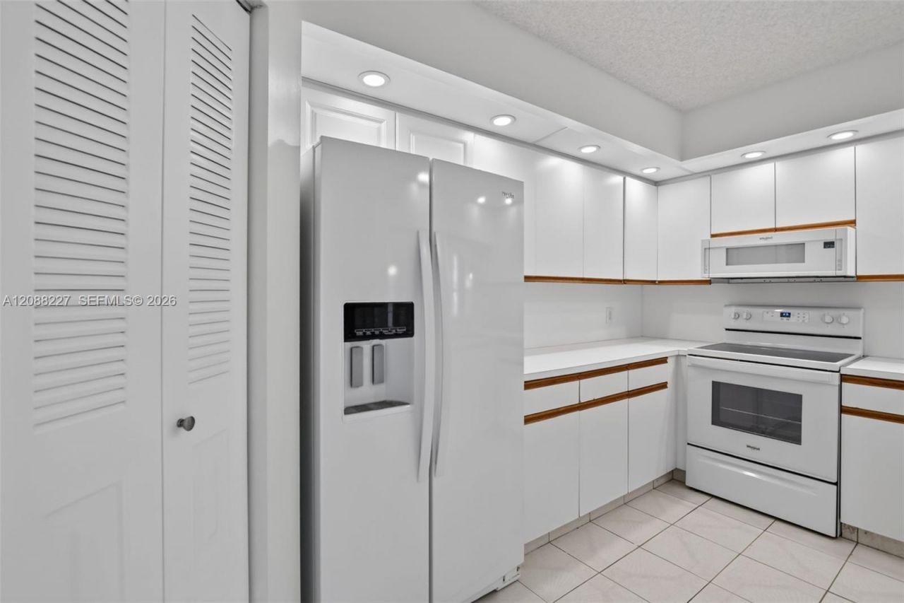 1200 SW 125th Ave, Unit 212L, Pembroke Pines, FL 33027 Photo
