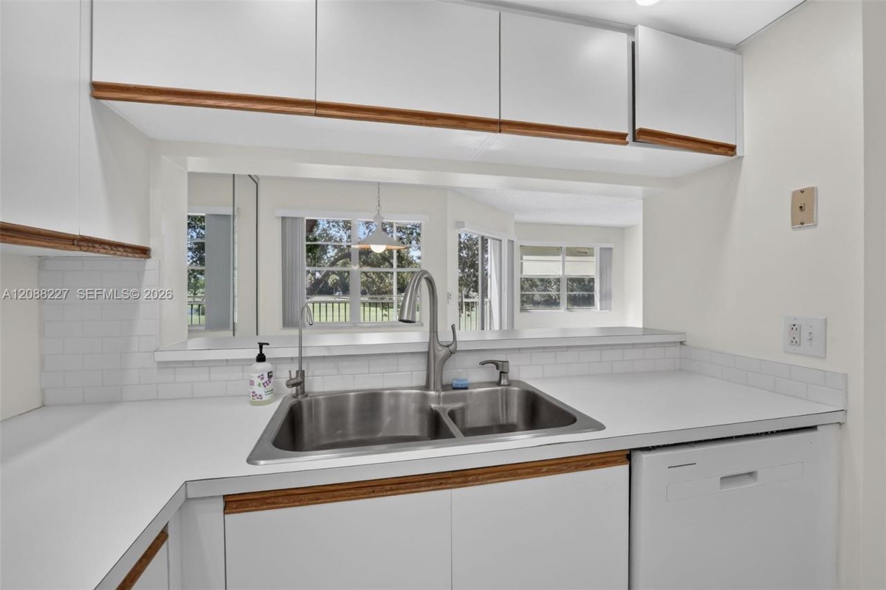 1200 SW 125th Ave, Unit 212L, Pembroke Pines, FL 33027 Photo