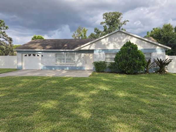 8601 TWIN LAKES BOULEVARD , TAMPA, FL 33614