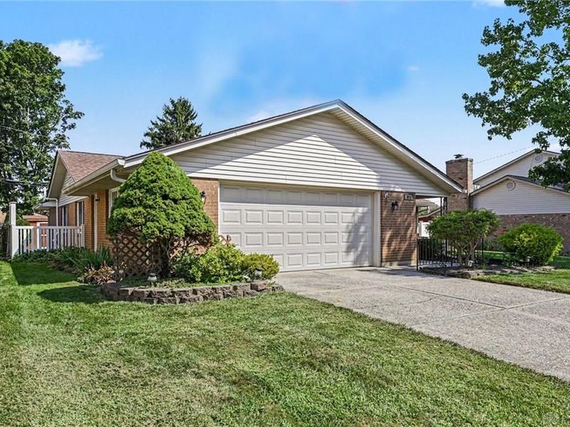 383 Zimmer Drive, Fairborn, OH 45324 Photo 2