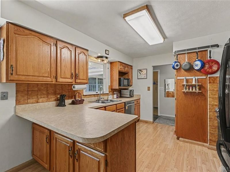 383 Zimmer Drive, Fairborn, OH 45324 Photo 8