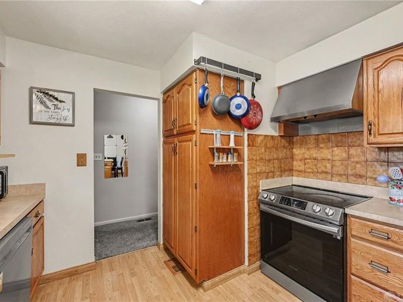 383 Zimmer Drive, Fairborn, OH 45324 Photo 9