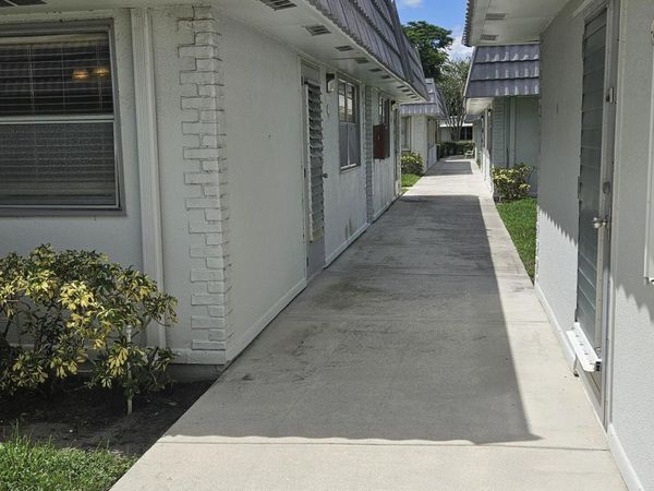 17 Valencia A, Delray Beach, FL 33446