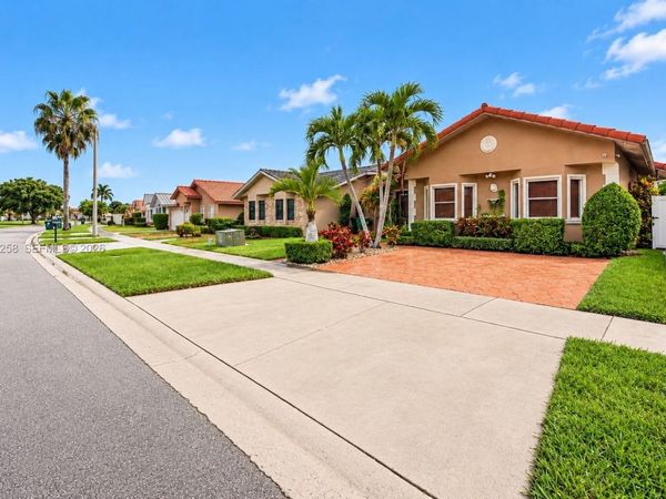 14590 SW 51st St , Miami, FL 33175