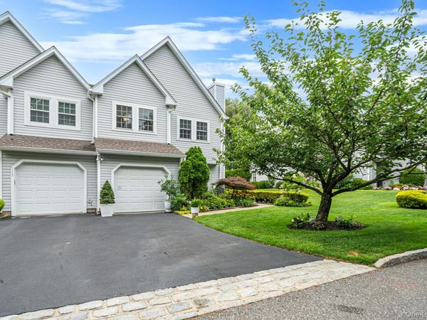 112 Erin Lane, East Setauket, NY 11733