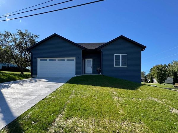 400 Hollander Street, Markesan, WI 53946