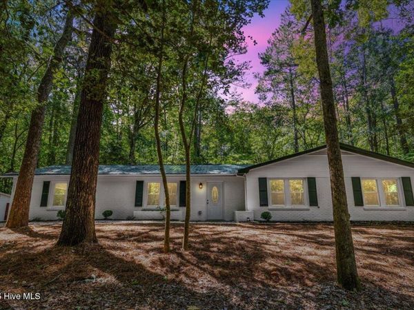 115 Wood River Road , West End, NC 27376