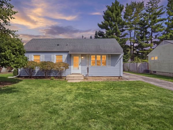 105 N Western Avenue , Aurora, IL 60506