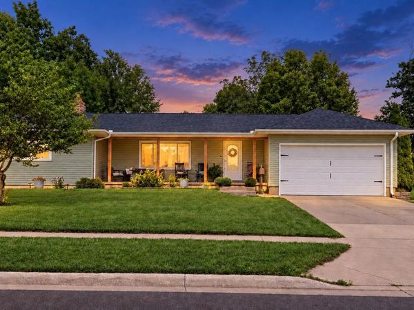 6 E Silver Street, Wapakoneta, OH 45895