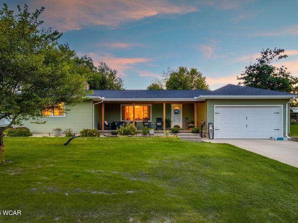 6 E Silver Street, Wapakoneta, OH 45895