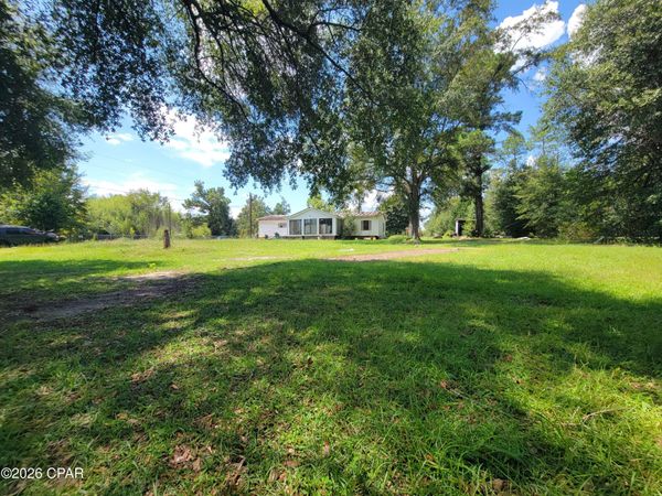 2365 Lawrence Road , Marianna, FL 32446