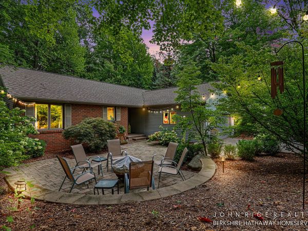 956 Spaulding Avenue SE, Ada, MI 49301