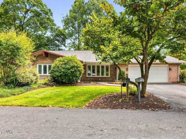 805 HILLCREST Lane , Lewisburg, PA 17837