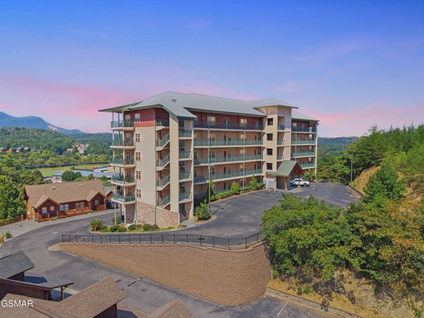 410 Big Bear Way, Pigeon Forge, TN 37863